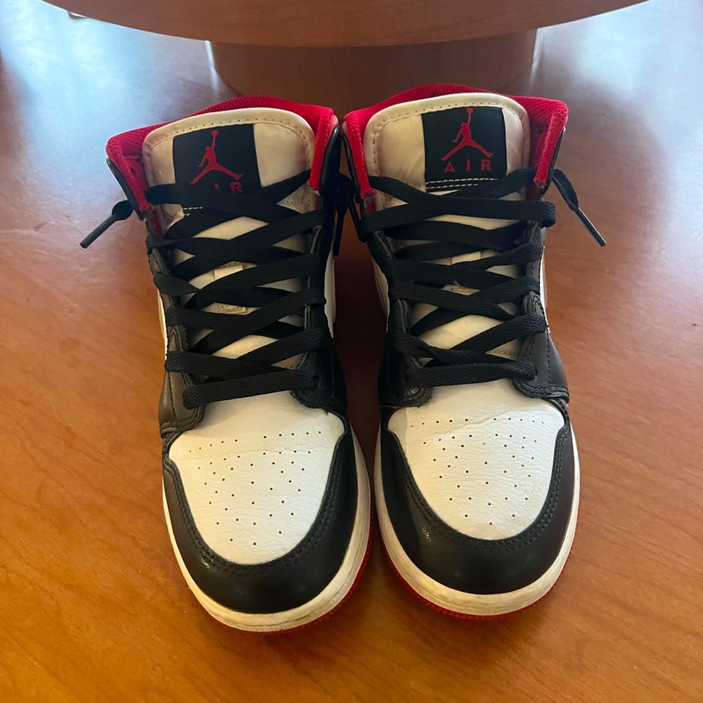 Air Jordan 1 Mid ‘Black Gym Red’